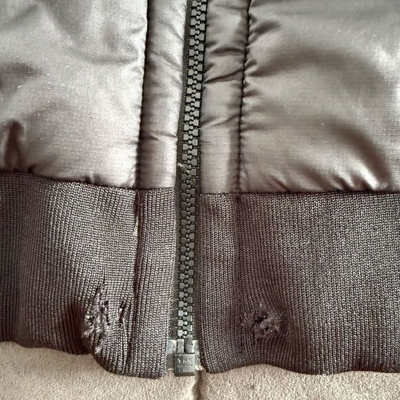 The North Face Men's Reversible Camo and Black Puffer Jacket - Picture 11 of 15